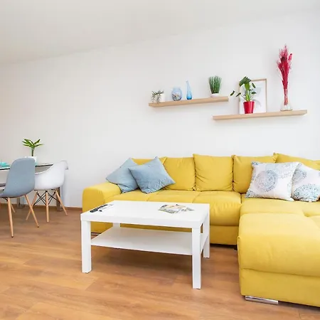 Brand New One Bedroom Zenit 6 布尔加斯
