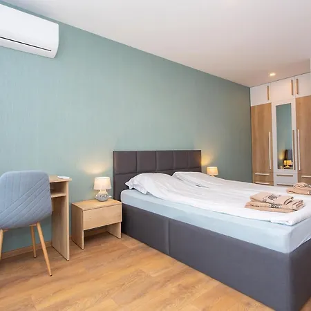 Brand New One Bedroom Zenit 6 布尔加斯