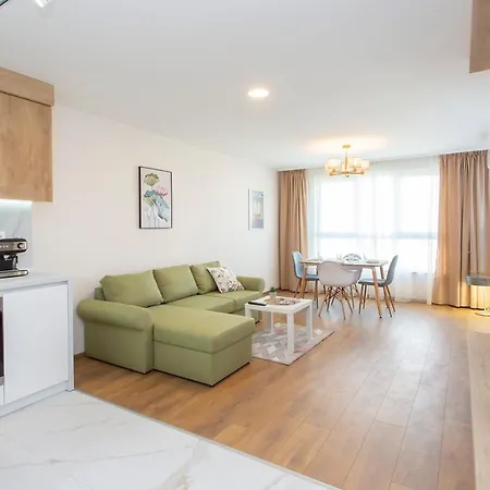 公寓 Brand New One Bedroom Zenit 6 *