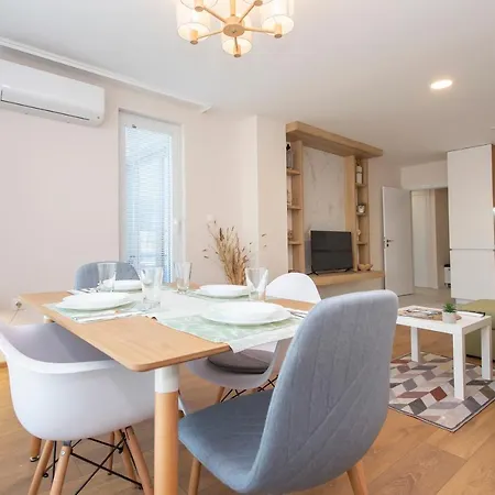 公寓 Brand New One Bedroom Zenit 6