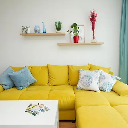 Brand New One Bedroom Zenit 6 부르가스