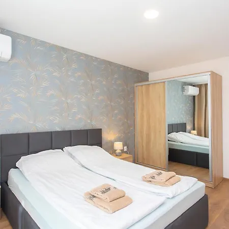 Brand New One Bedroom Zenit 6 부르가스